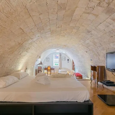 Palazzo Di Citta Tatil Evi