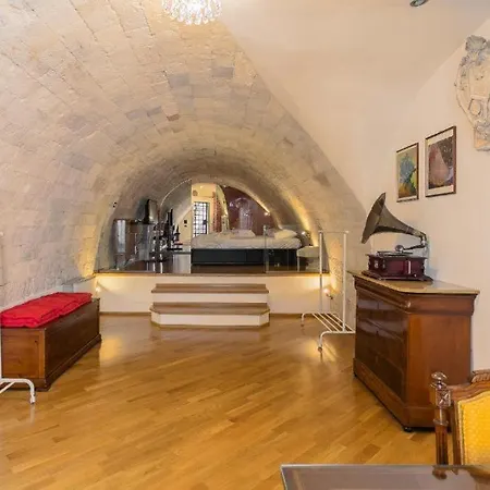 Palazzo Di Citta Tatil Evi Bari